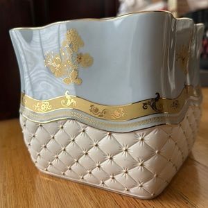 Croscill Home Napoleon tissue cover